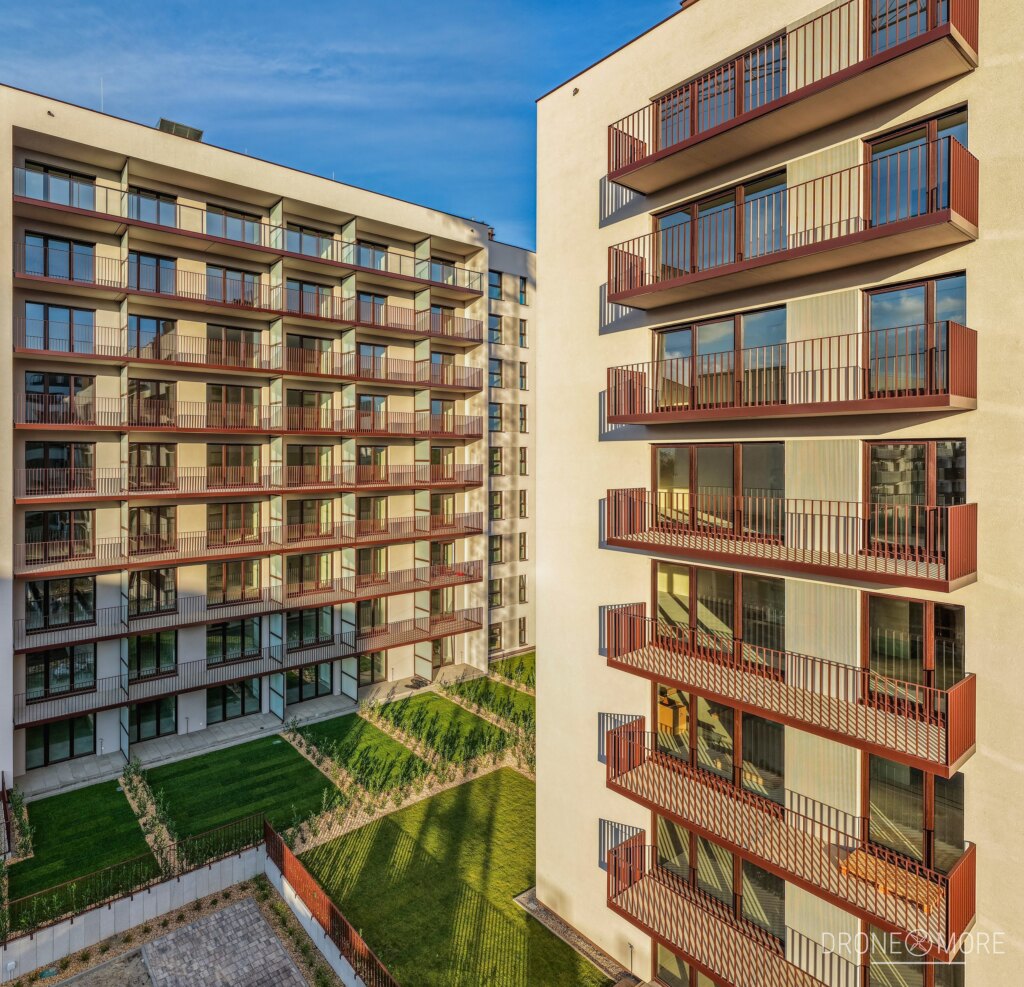 Balkony i dziedziniec I etapu osiedla Unii Lubelskiej 4